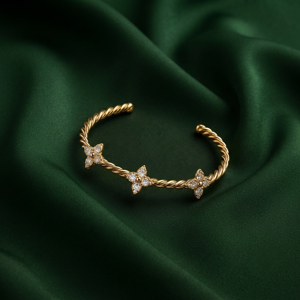 TWISTED CLOVER GOLDEN BANGLE