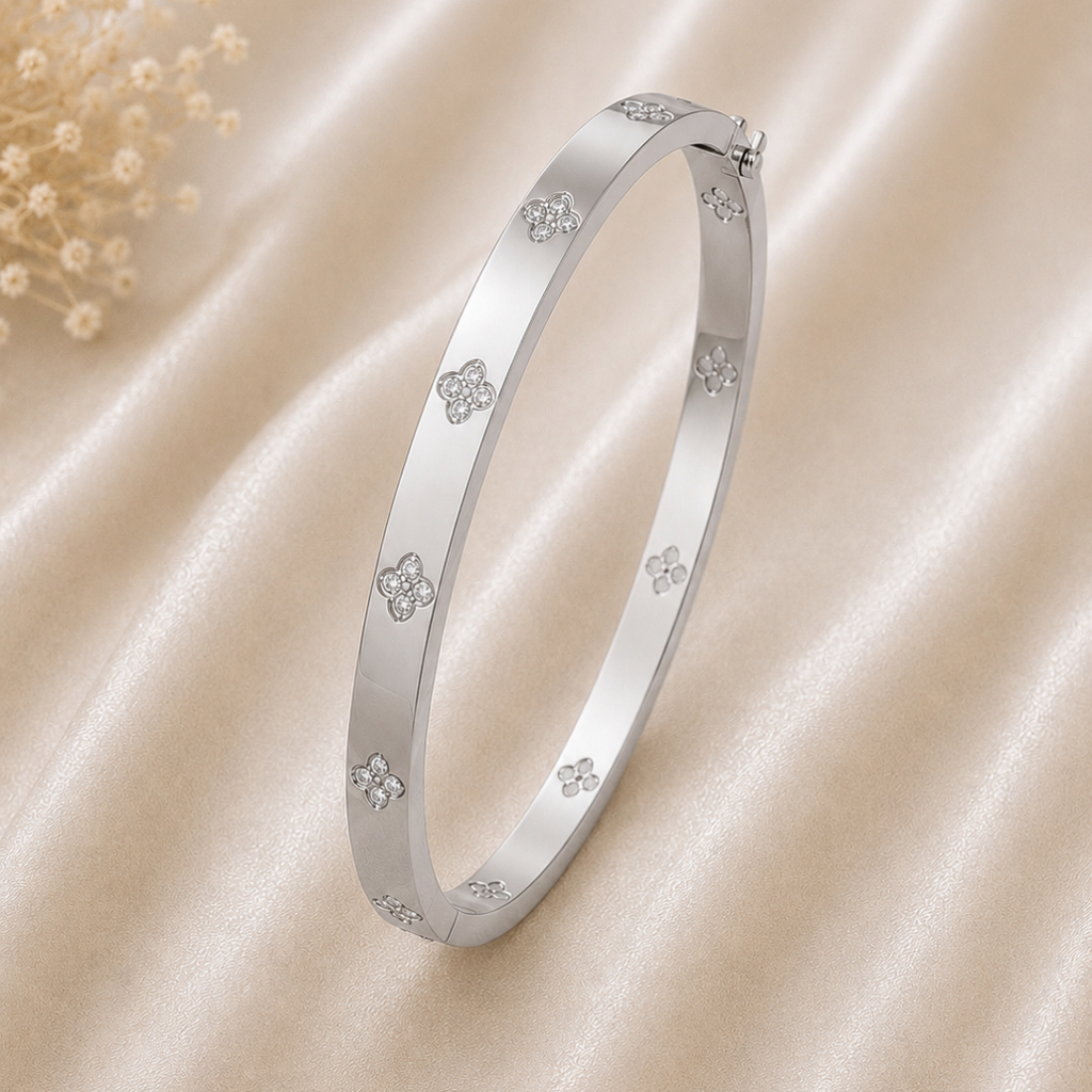 PETAL RADIANCE GOLD BANGLE