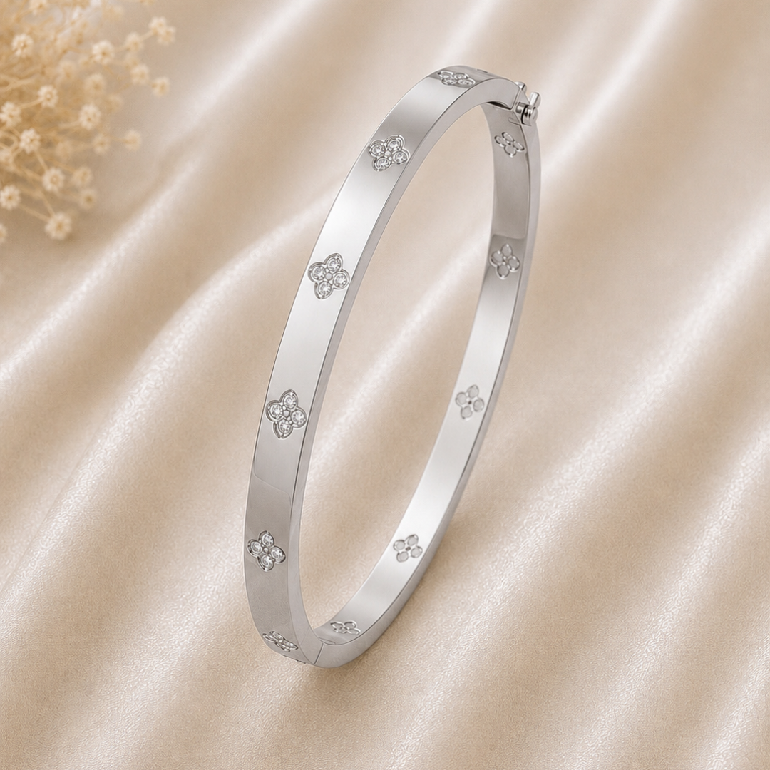 PETAL RADIANCE GOLD BANGLE