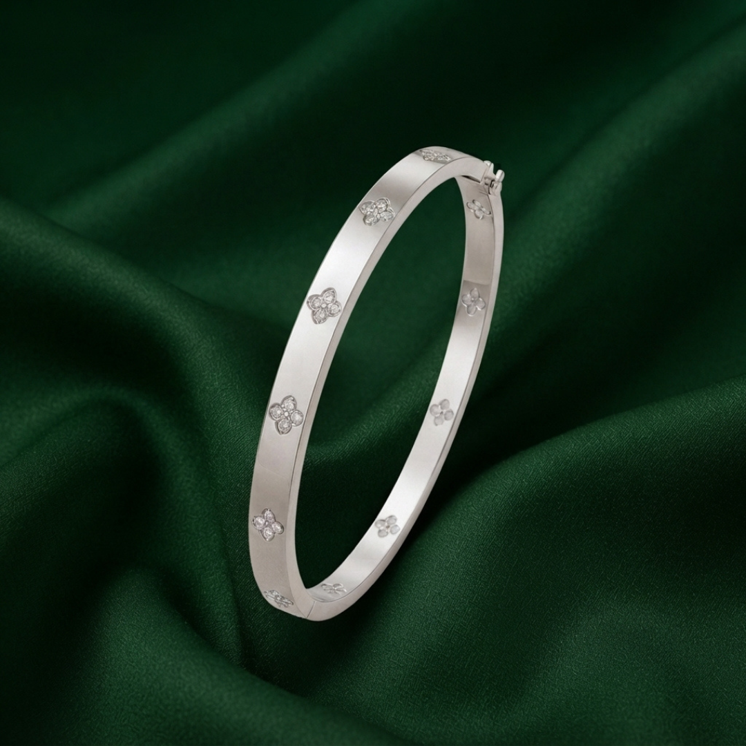 PETAL RADIANCE GOLD BANGLE