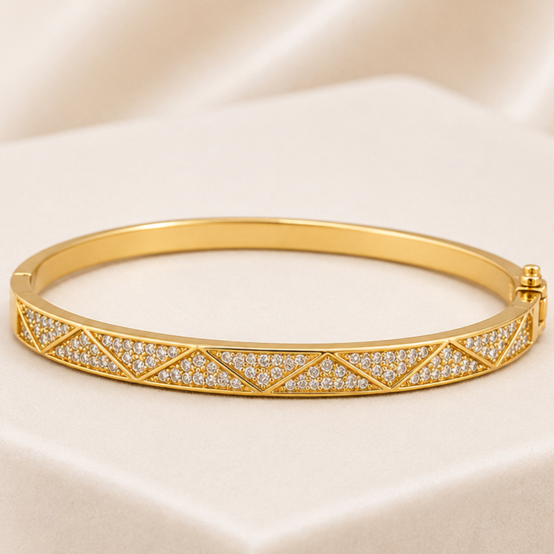 LUMIÈRE BLOSSOM GOLD BANGLE