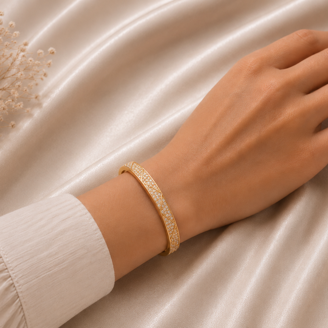LUMIÈRE BLOSSOM GOLD BANGLE