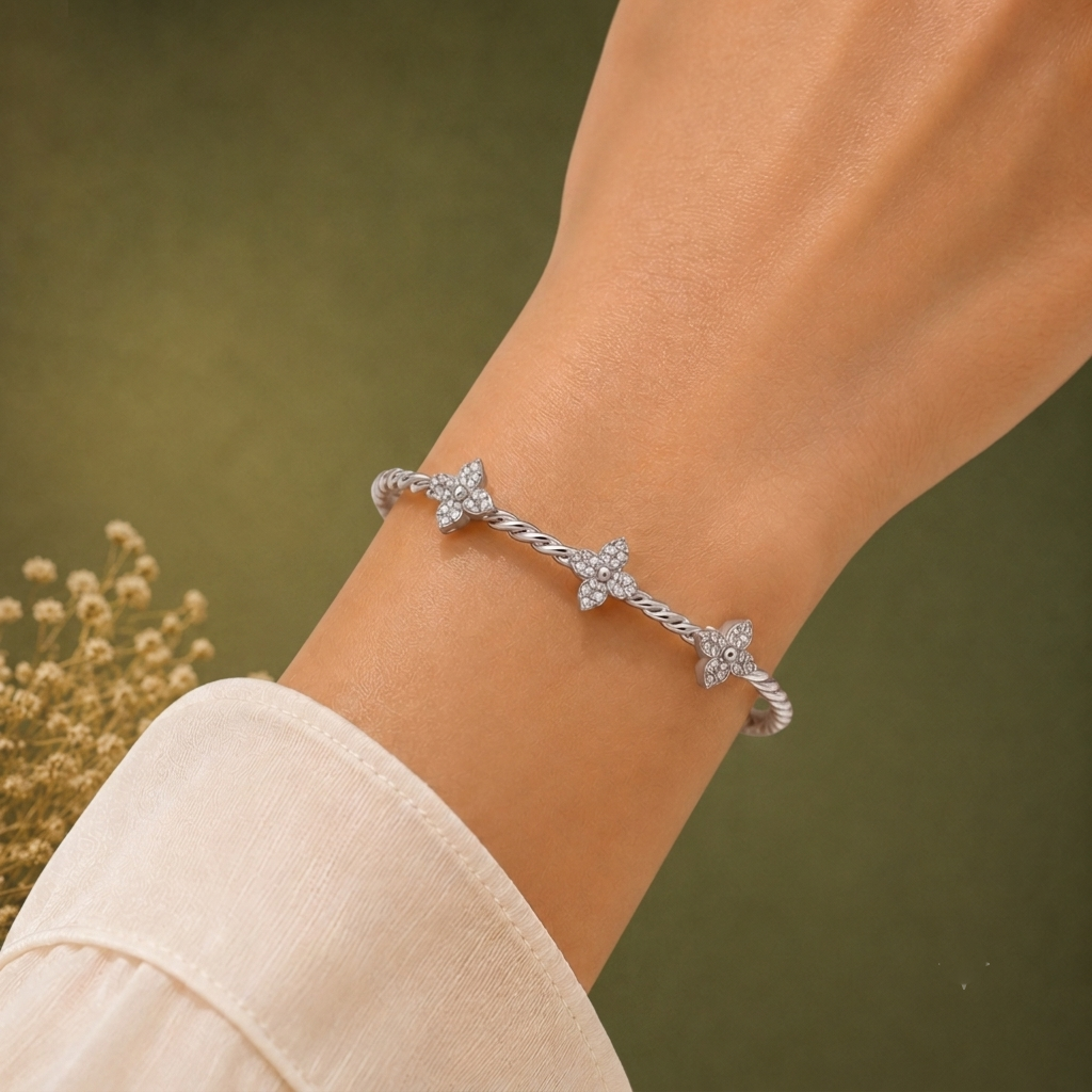 TWISTED CLOVER SILVER BANGLE