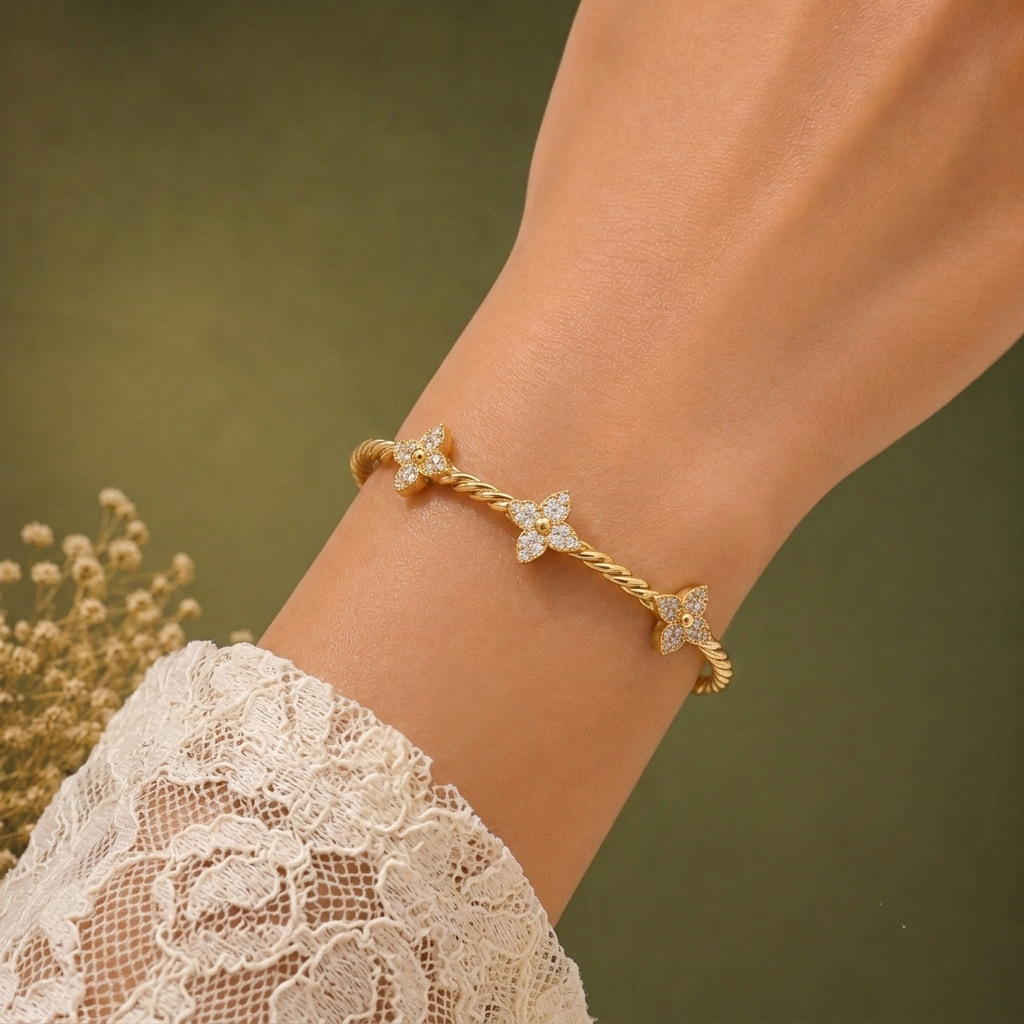 TWISTED CLOVER GOLDEN BANGLE