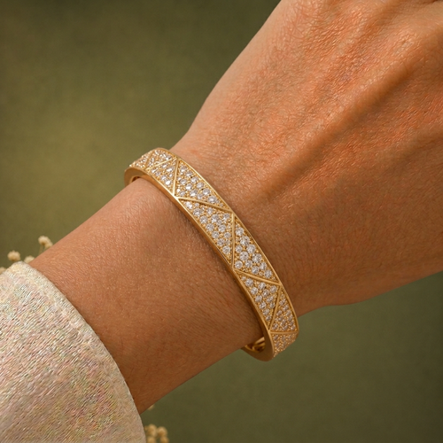 LUMIÈRE BLOSSOM GOLD BANGLE